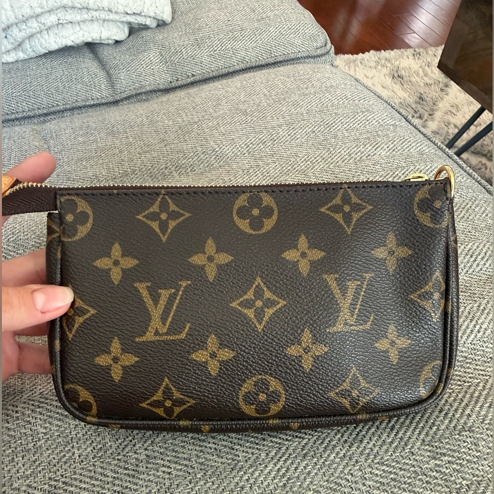 Louis Vuitton mini pochette